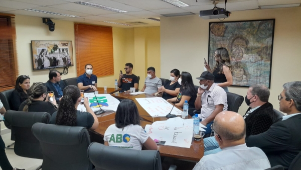 Odontólogos pedem a deputados revisão no edital da Sesacre que abriu apenas 4 vagas para área; há 25 vagas em vacância